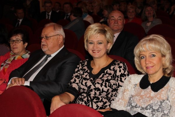 У Луцьку освітян привітали зі святом. ФОТО