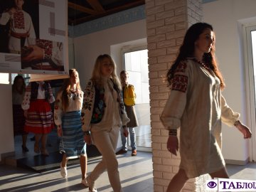 Етноодяг волинського краю представили у «Промені». ФОТО