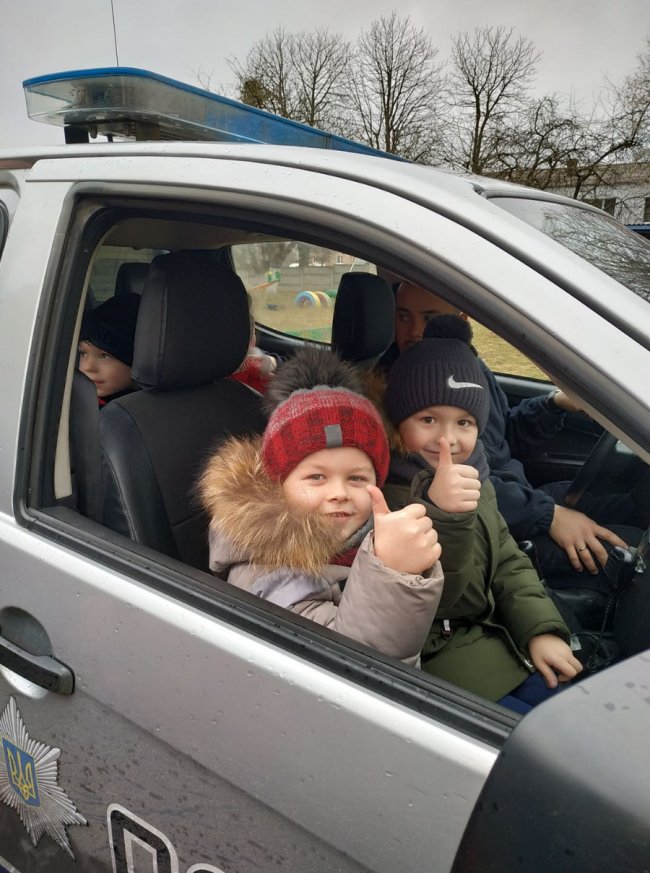 Радісні вигуки в рацію та захват в очах: як малечу Гіркої Полонки вчили безпеці руху