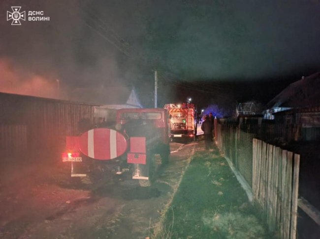 На Волині горіла господарська споруда