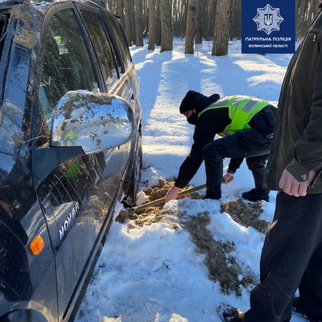 На трасі Луцьк-Маневичі легковик злетів у кювет