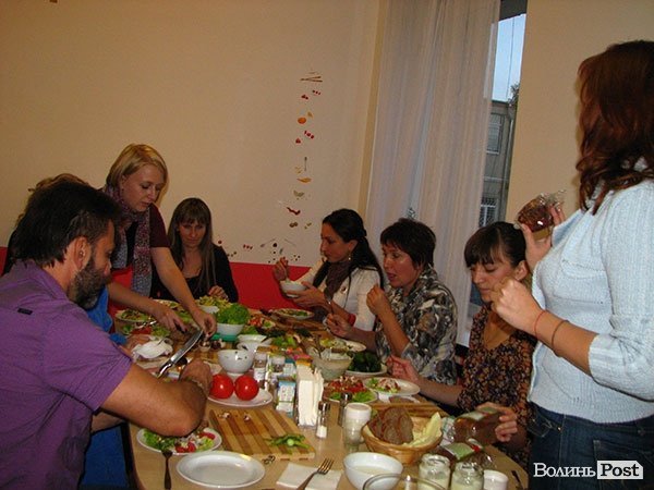 Як луцькі мами вчилися готувати йогурт. ФОТО