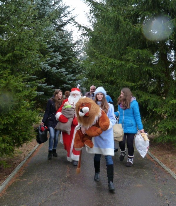 Волинські студенти привітали дітей обласного санаторію з Днем святого Миколая. ФОТО