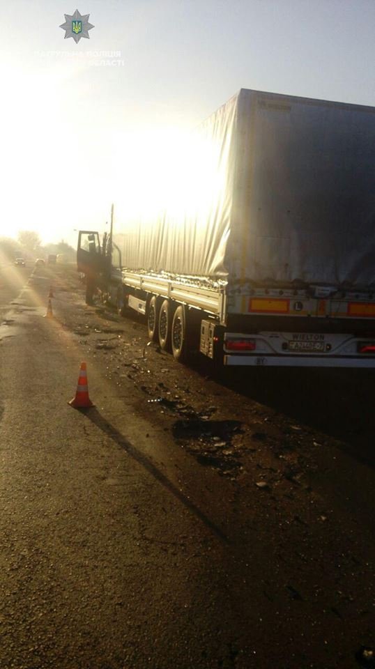 Аварія на Волині: від зіткнення з вантажівкою маршрутку відкинуло на зустрічну смугу