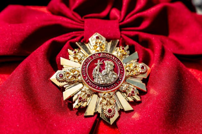 Експрезидент Молдови отримав орден від настоятеля УПЦ (МП) Онуфрія в монастирі російської церкви