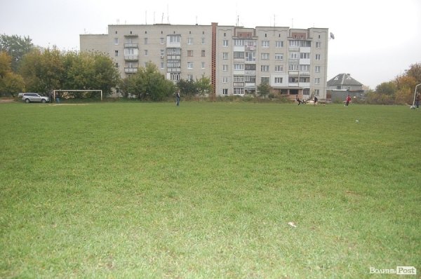Луцьке футбольне поле хочуть віддати «Волині». ФОТО