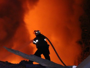 Окупанти атакували Харків ракетами С-300: влучили у цивільне підприємство 