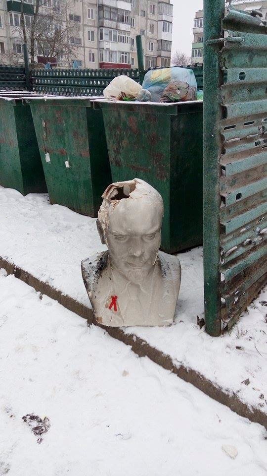 У Володимирі на смітник викинули погруддя Леніна