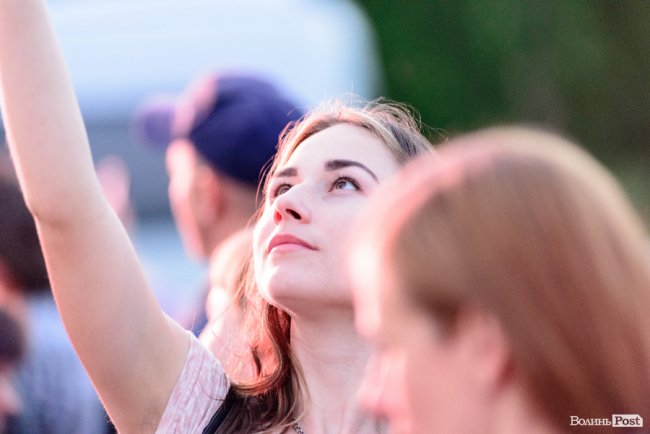 До Винника – навіть на милицях. ФОТОРЕПОРТАЖ із грандіозного концерту у Луцьку