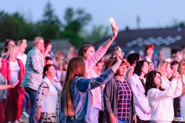 До Винника – навіть на милицях. ФОТОРЕПОРТАЖ із грандіозного концерту у Луцьку