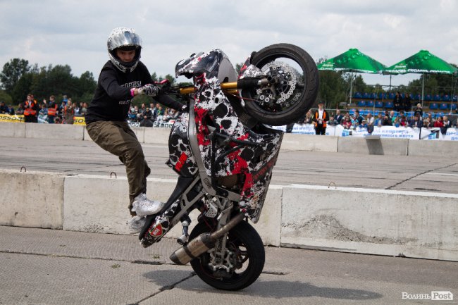У Луцьку відбулися видовищні авто- і мотогонки. ФОТОРЕПОРТАЖ
