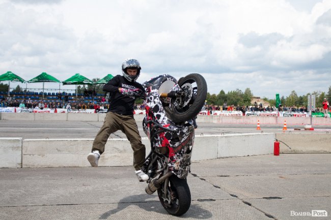 У Луцьку відбулися видовищні авто- і мотогонки. ФОТОРЕПОРТАЖ