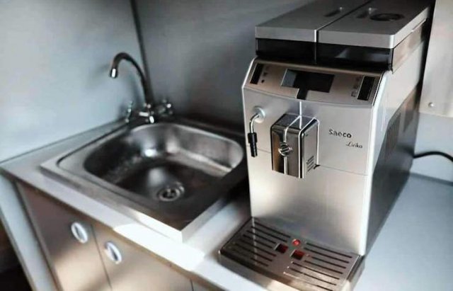 «Укрзалізниця» показала перші оновлені плацкартні вагони. ФОТО