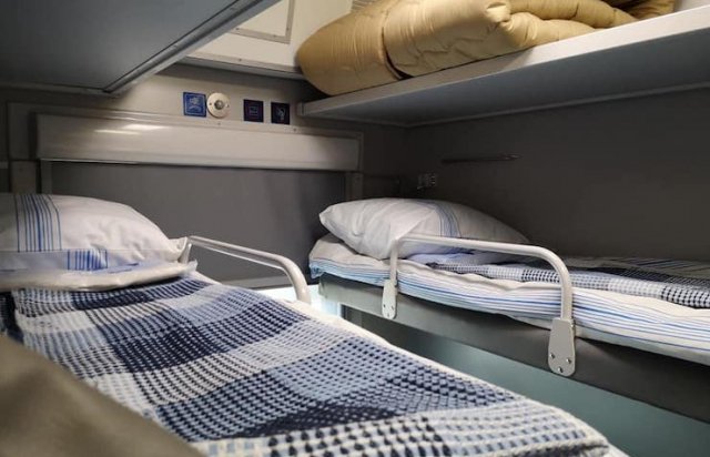 «Укрзалізниця» показала перші оновлені плацкартні вагони. ФОТО