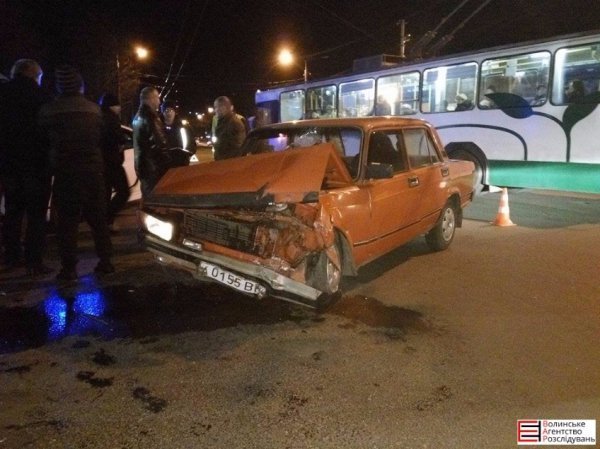 На луцькій дорозі зіткнулись дві машини. ФОТО