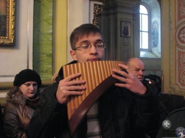 Пластуни передали волинянам Віфлеємський вогонь миру. ФОТО