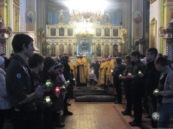 Пластуни передали волинянам Віфлеємський вогонь миру. ФОТО
