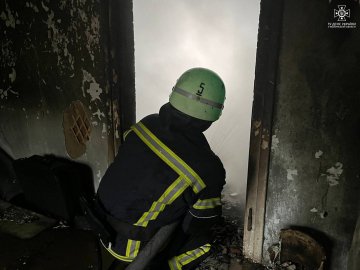 На Волині військові з ТЦК врятували людей із охопленого вогнем будинку