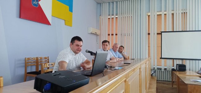 Головам та землевпорядникам громад Луцького району розповіли, як навести лад із земельними ресурсами