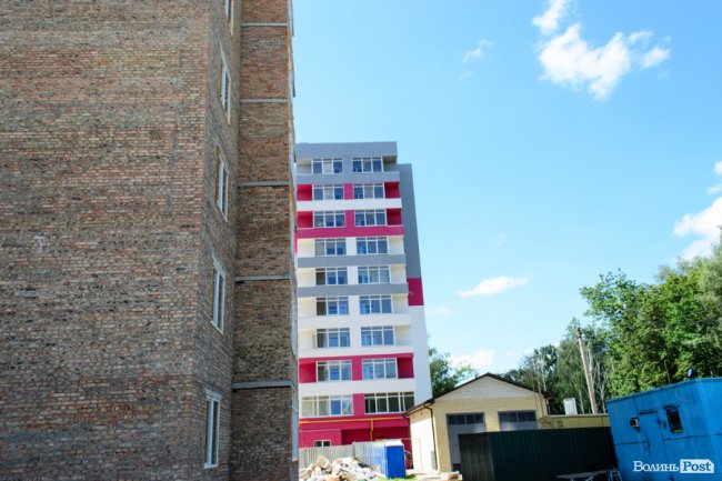 Будівництво триває: як у Луцьку «розростається» яскравий ЖК «Caramel Residence». ФОТО*