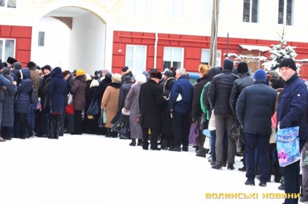 Лучани святять воду в Свято-Троїцькому соборі