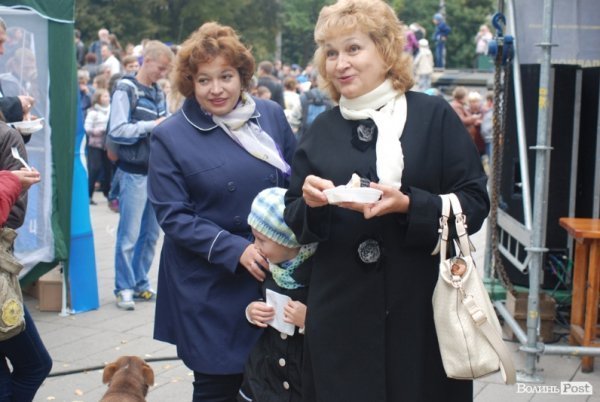 У Луцьку з'їли тисячу порцій вареників. ФОТО