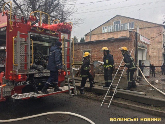 У Луцьку на автостоянці – пожежа. ФОТО