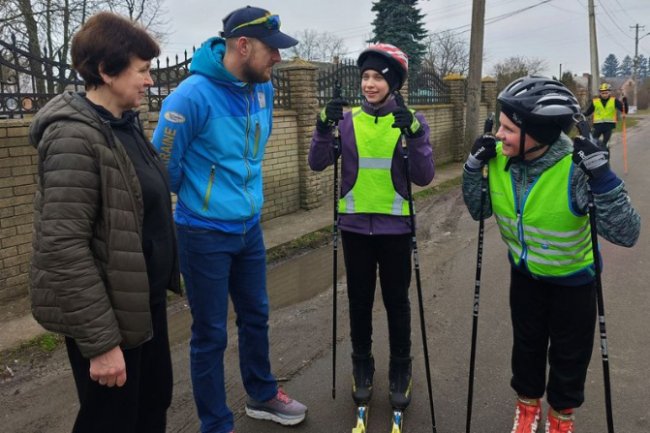 На Волині чемпіон з Харкова навчає дітей біатлону. ВІДЕО
