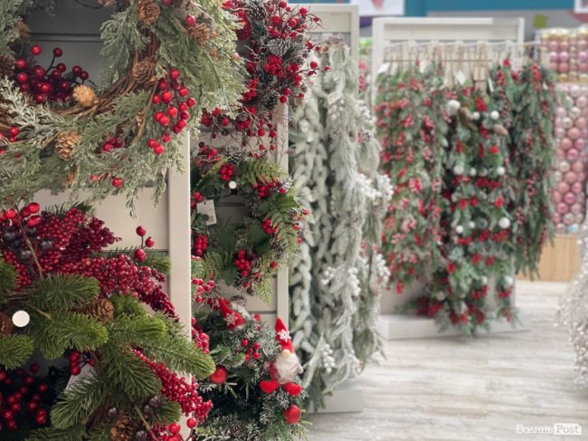 За скільки в Луцьку можна купити штучну новорічну ялинку