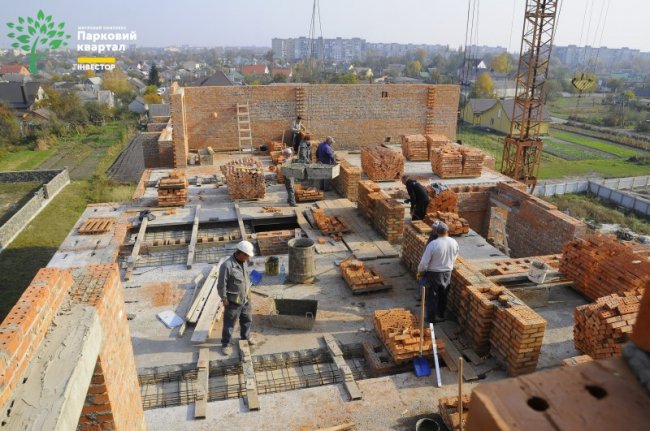 У ЖК «Парковий квартал» розпочали перекриття другого будинку. ФОТО*