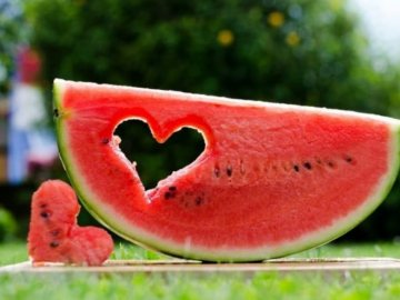 У Луцьку кавуни перевірили на нітрати: чи безпечно їсти соковиту ягоду. ВІДЕО