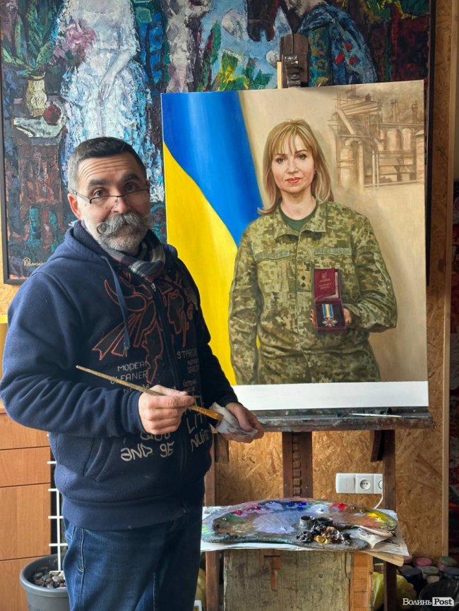 Картину з луцькою прикордонницею, яка пройшла російський полон, покажуть у Парижі та Нью-Йорку. ФОТО