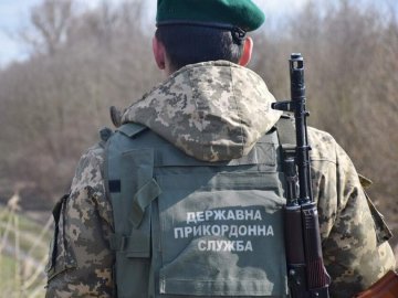На Волині оштрафували прикордонника, який вирішив відпочити під час чергування