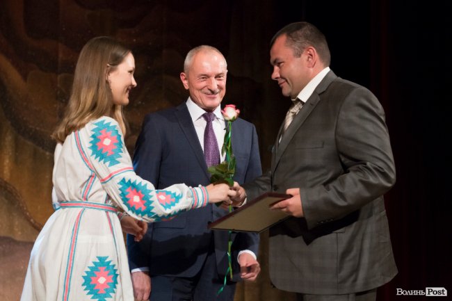 Квіти, подяки та музичний концерт: волинських медпрацівників привітали з професійним  святом