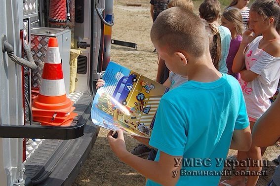 У волинському таборі діти зі Сходу спробували себе у ролі інспекторів ДАІ. ФОТО