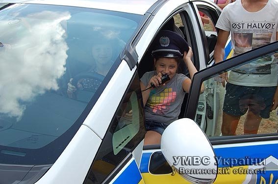 У волинському таборі діти зі Сходу спробували себе у ролі інспекторів ДАІ. ФОТО