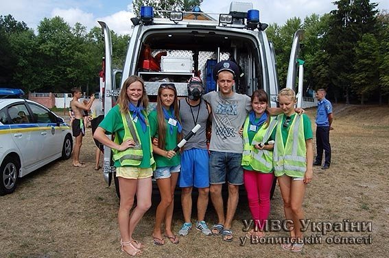 У волинському таборі діти зі Сходу спробували себе у ролі інспекторів ДАІ. ФОТО