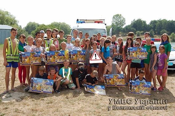 У волинському таборі діти зі Сходу спробували себе у ролі інспекторів ДАІ. ФОТО