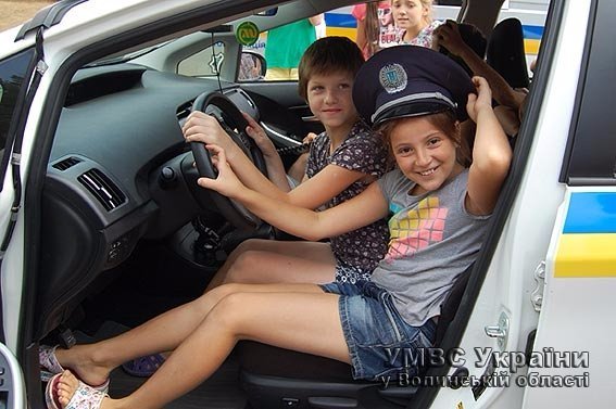 У волинському таборі діти зі Сходу спробували себе у ролі інспекторів ДАІ. ФОТО