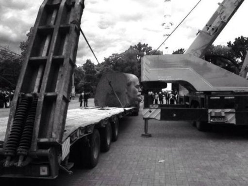 У Дніпропетровську знесли Леніна