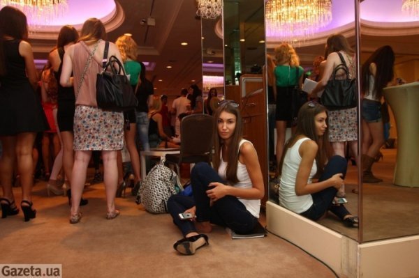 Модельне бієнале в Києві: довгі ноги, фотосети в білизні та хвилювання. ФОТО