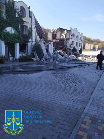 Ракетний обстріл узбережжя Одеси: зруйновані будівлі готельно-ресторанного комплексу