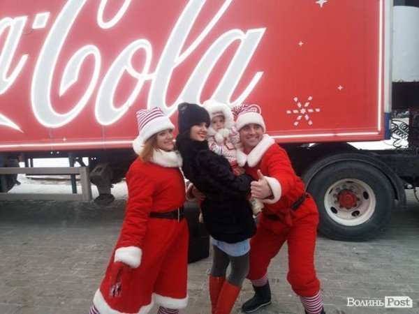 У Луцьк приїхала святкова фура від Coca-Cola