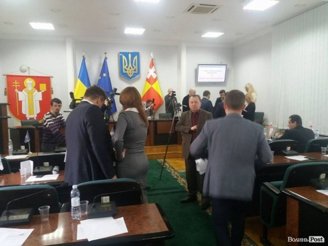 Позачергова сесія Луцької міськради. ЯК ЦЕ БУЛО