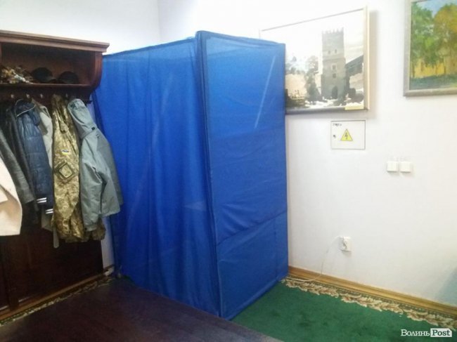 Позачергова сесія Луцької міськради. ЯК ЦЕ БУЛО