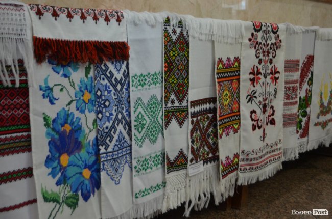 Центр міста в рушниках: у Луцьку стартував «вишиваний» фестиваль. ФОТО