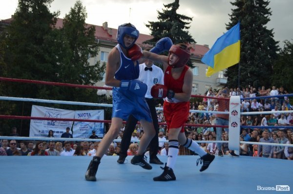 Кров'ю і потом: як у Луцьку билися за перемогу в боксі. ФОТОРЕПОРТАЖ