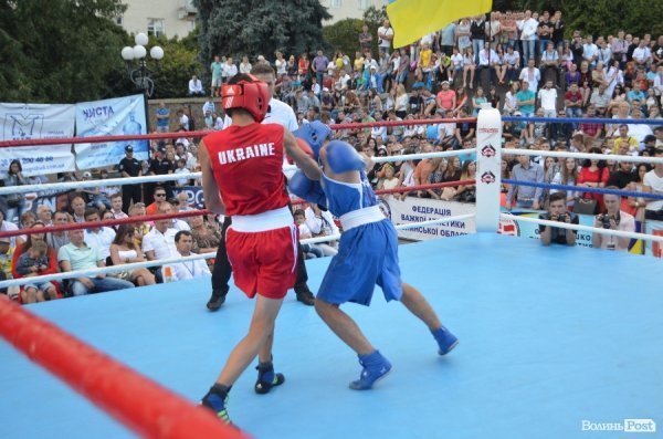 Кров'ю і потом: як у Луцьку билися за перемогу в боксі. ФОТОРЕПОРТАЖ