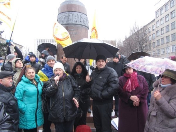 У Донецьку спалили «Януковича». ФОТО. ВІДЕО