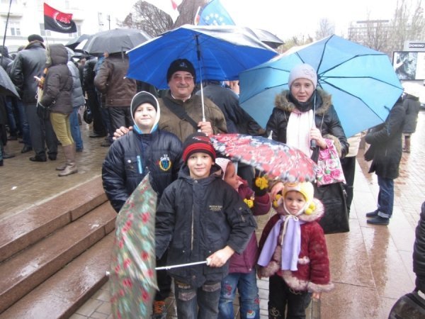 У Донецьку спалили «Януковича». ФОТО. ВІДЕО